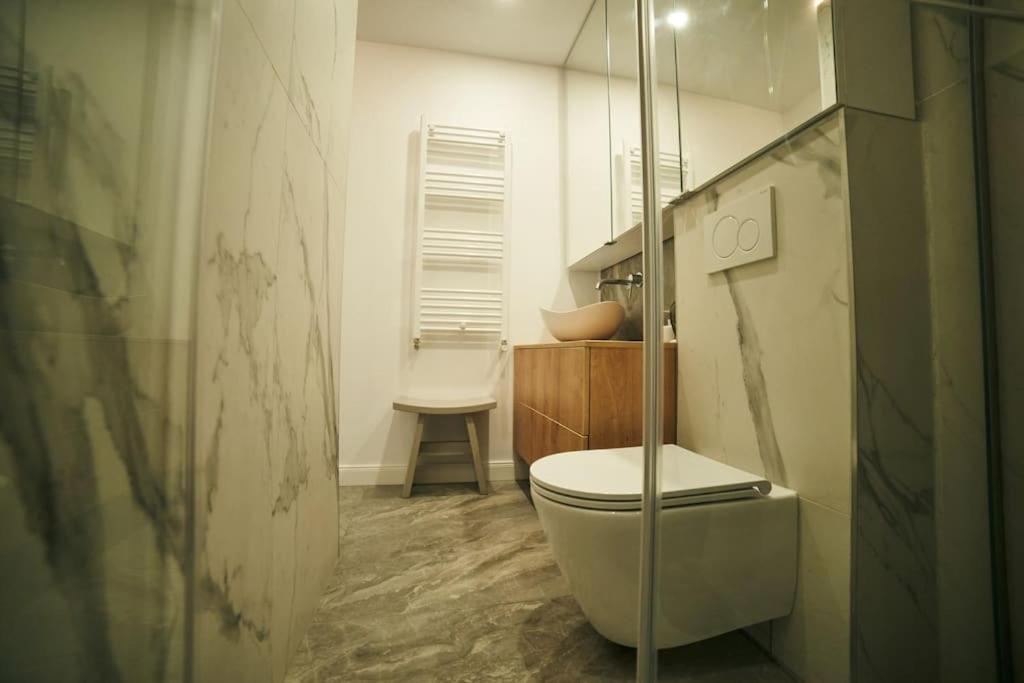 Ultracentral Two Rooms Apartment In Bukarest Exterior foto